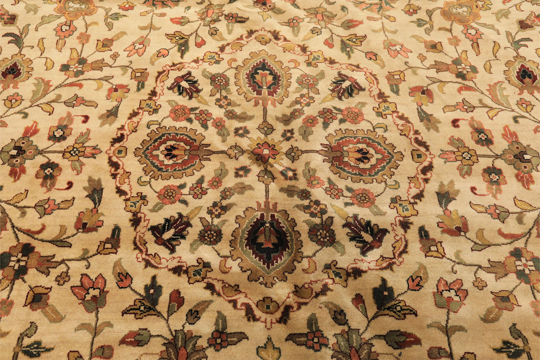 Palace Beige, Black, Maroon Color Hand Knotted Agra New Zealand Wool Traditional Oriental Rug