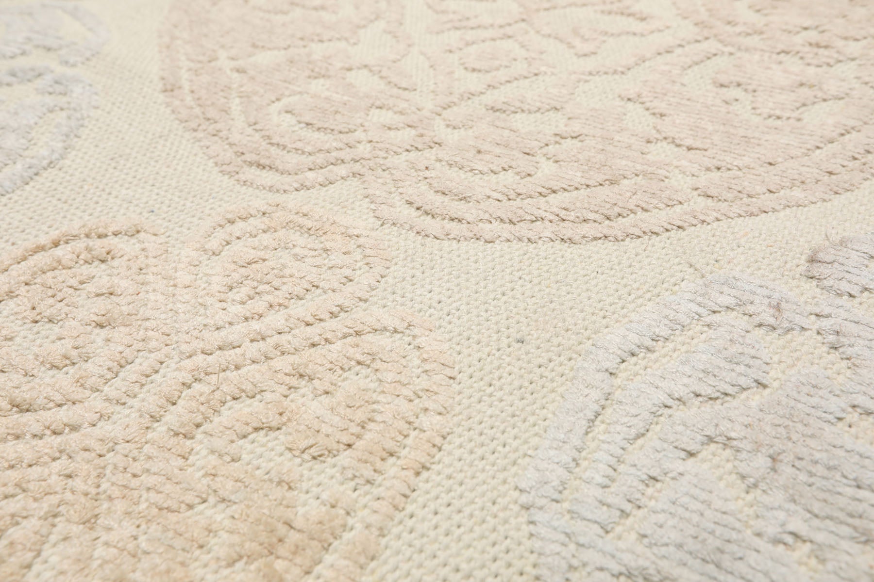 Knotted Rug Ivory Hand Knotted 6'x9'4" Transitional Medallion Wool and Silk Oriental Area Rug