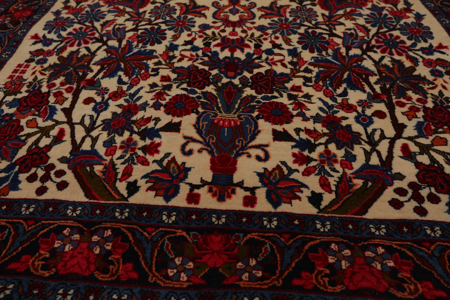 4x6 Ivory, Navy, Red Color Hand Knotted Bidjar 100% Wool Traditional Oriental Rug