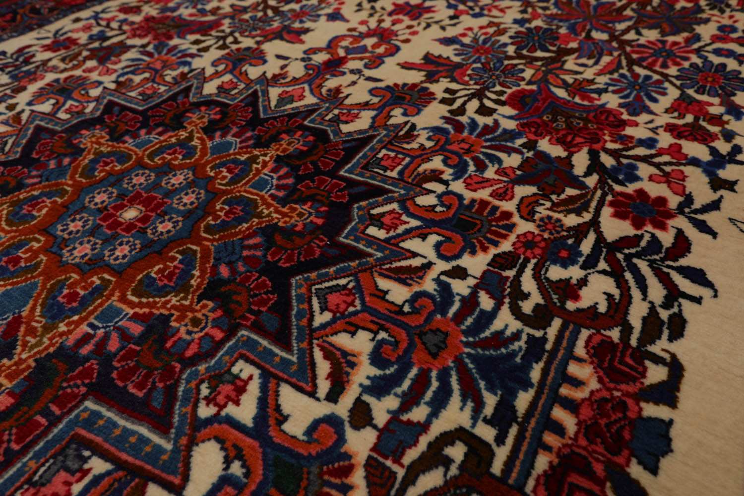 4x6 Ivory, Navy, Red Color Hand Knotted Bidjar 100% Wool Traditional Oriental Rug