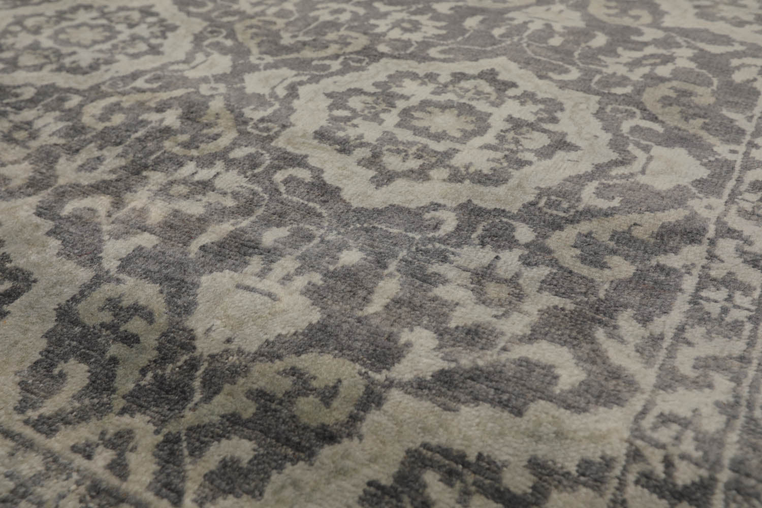 4x6 Gray, , Color Hand Knotted  100% Wool Transitional Oriental Rug