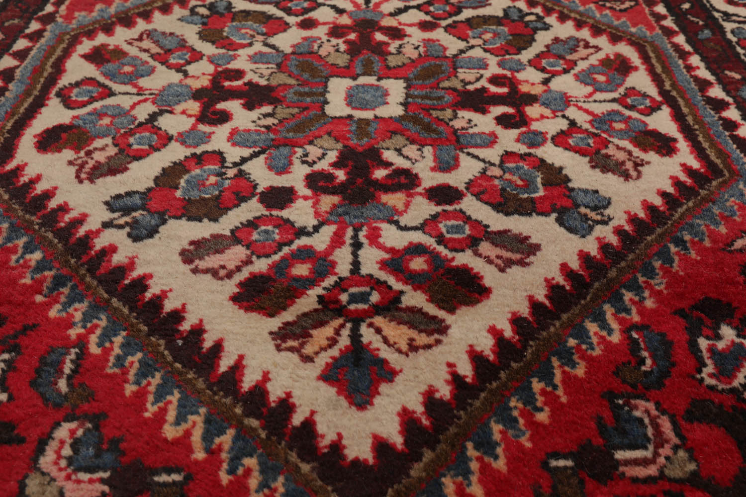 Runner Red, Beige, Brown Color Hand Knotted Heriz 100% Wool Traditional Oriental Rug