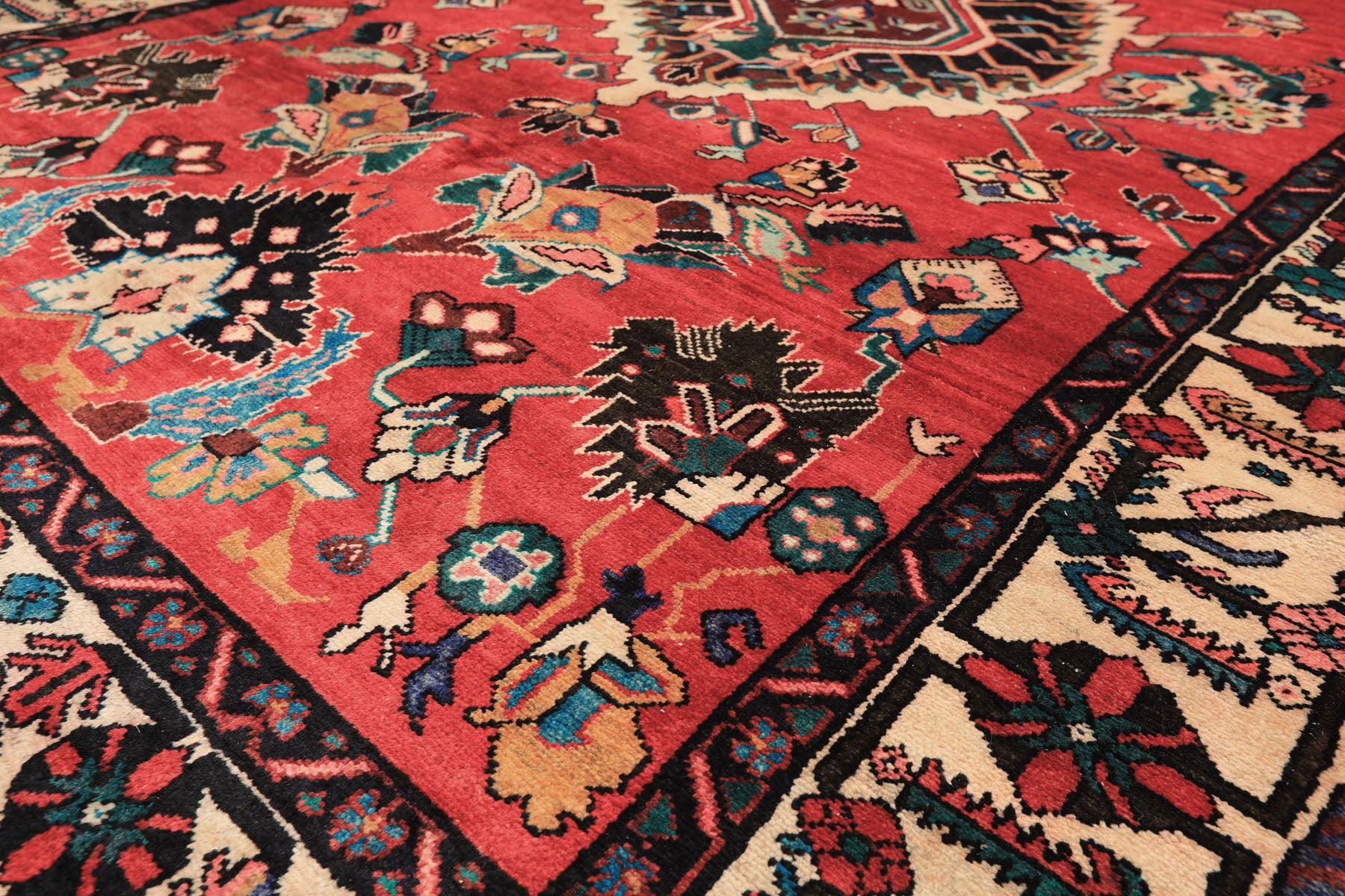 6x9 Red, Ivory, Green Color Hand Knotted Bakhtiari Wool  Oriental Rug